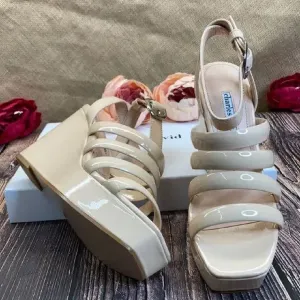 Charles David Collection Judy Wedges  Nude  6.5