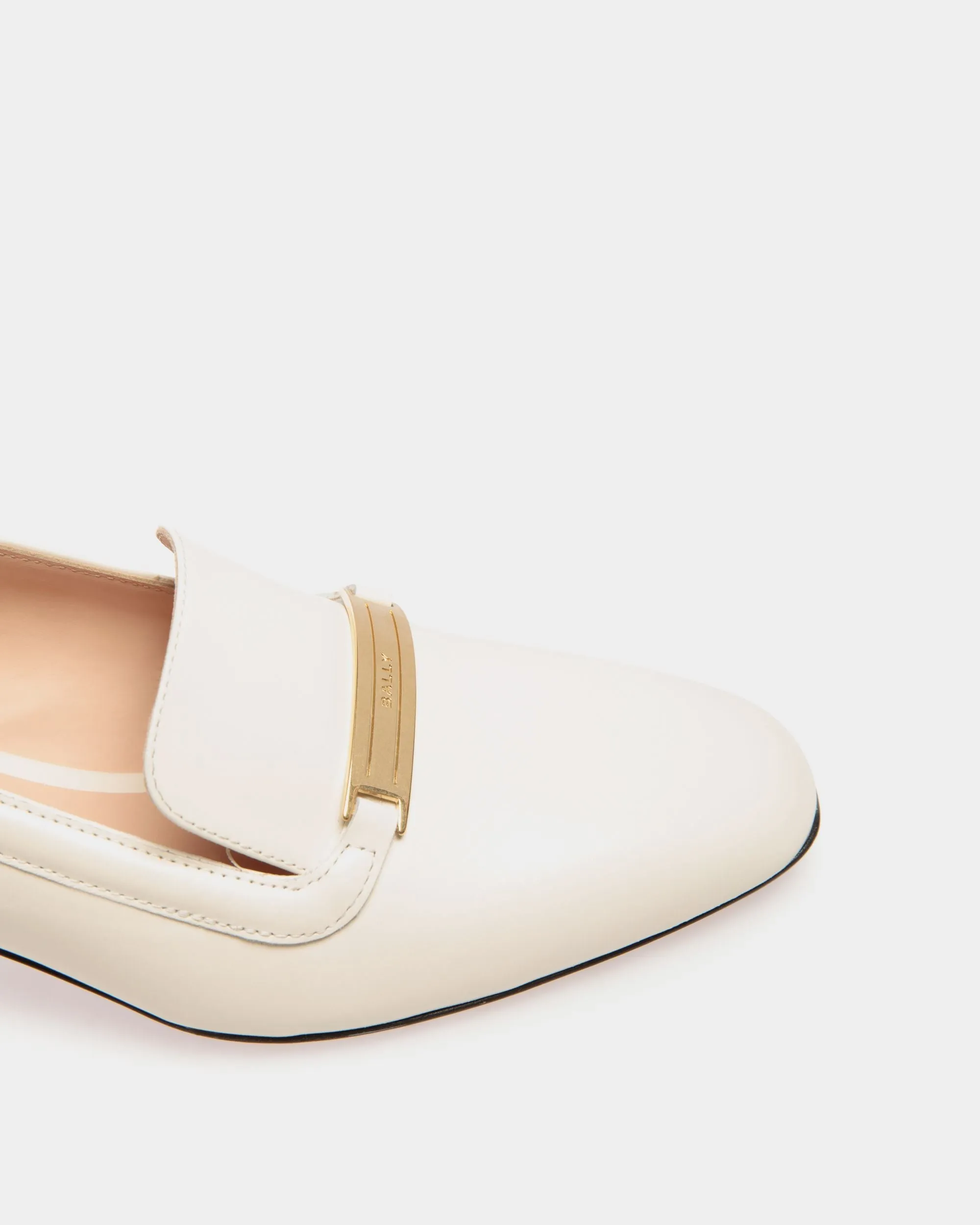 Deco Pump in White Leather