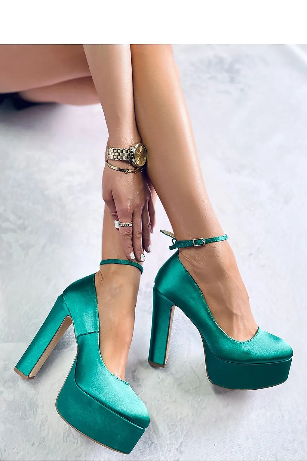 Elegant Sleek Timeless Platform Pumps