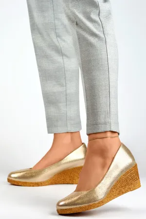 Elegant Sleek Timeless Platform Pumps