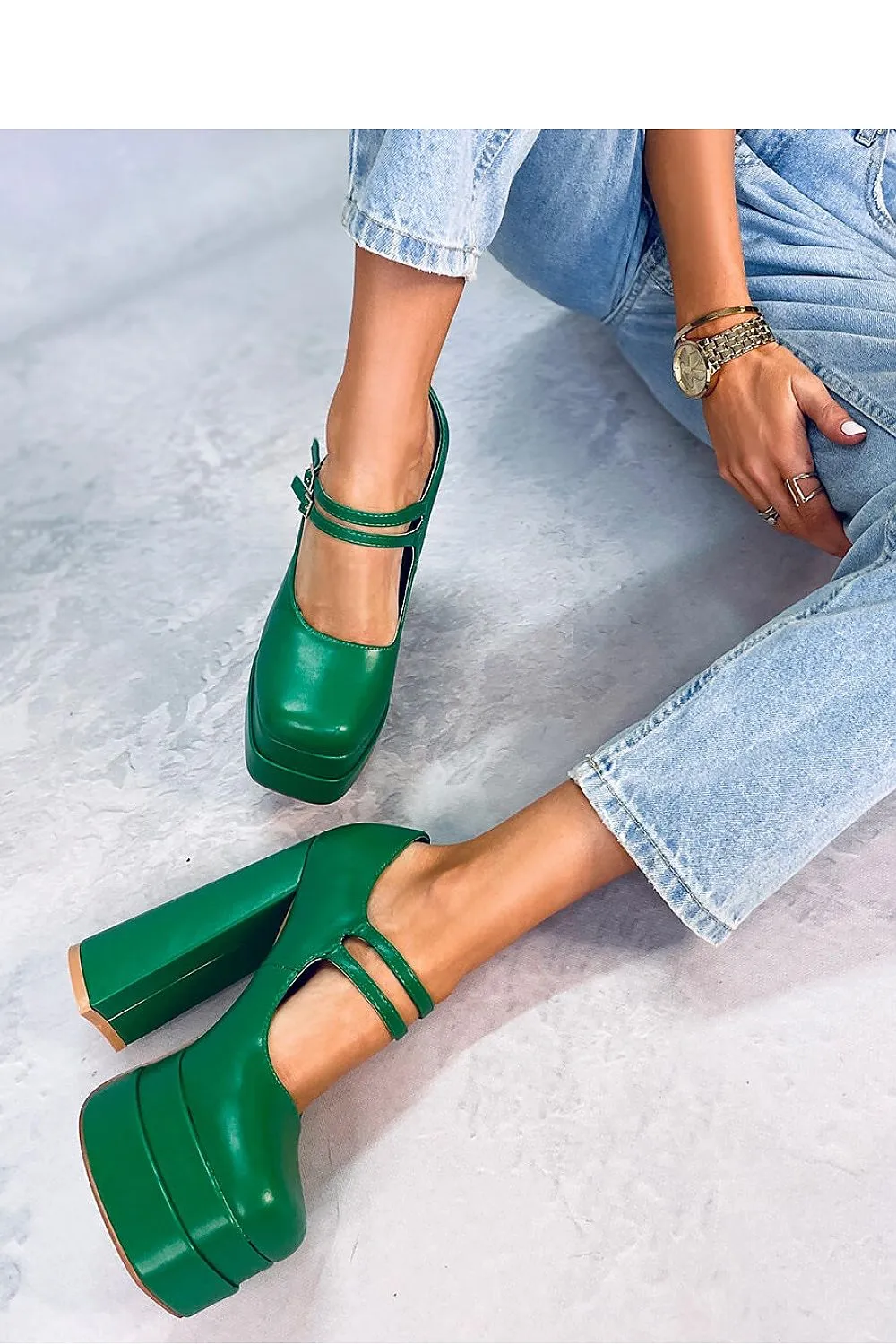 Elegant Sleek Timeless Platform Pumps