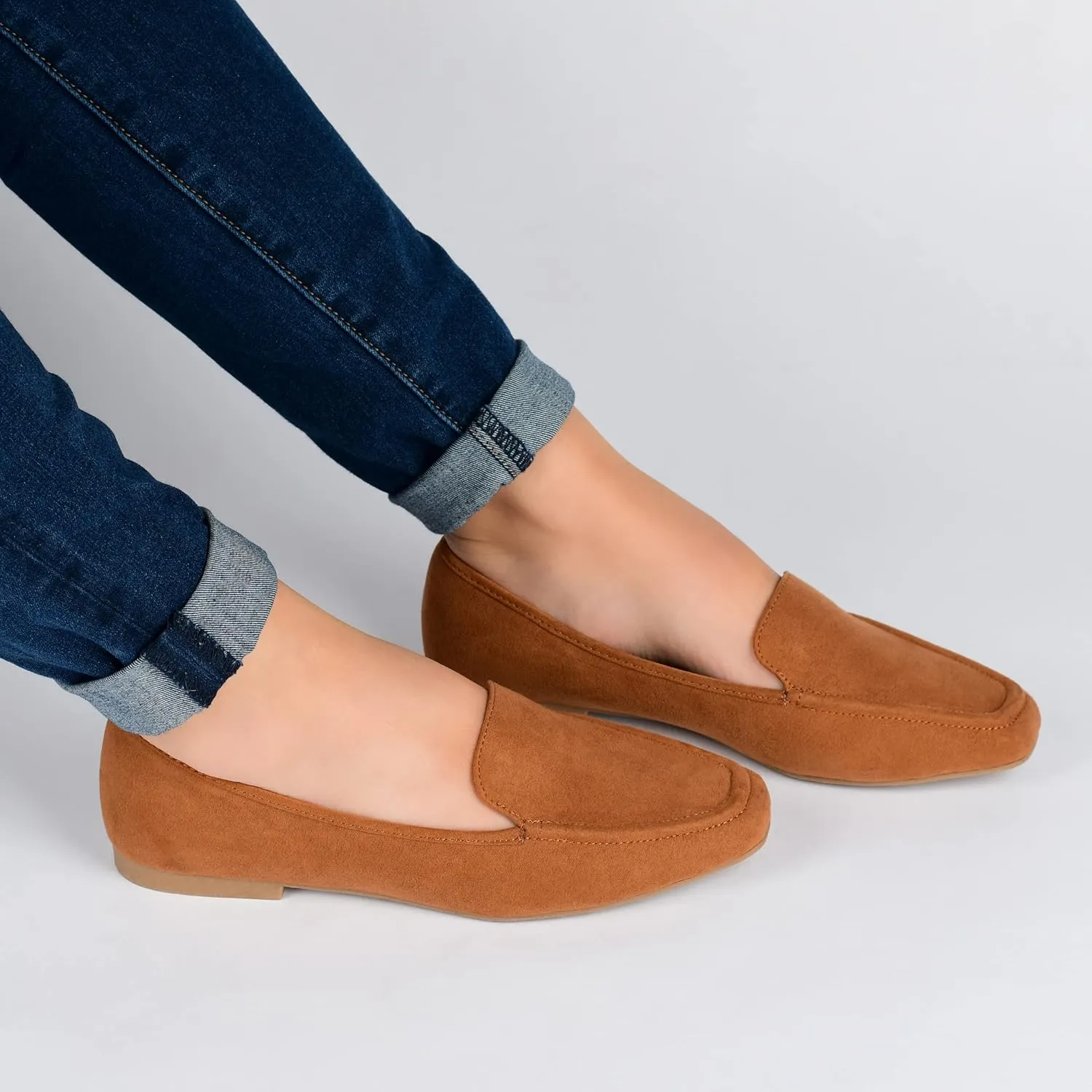 Journee Collection Women's Standard Width Loafer