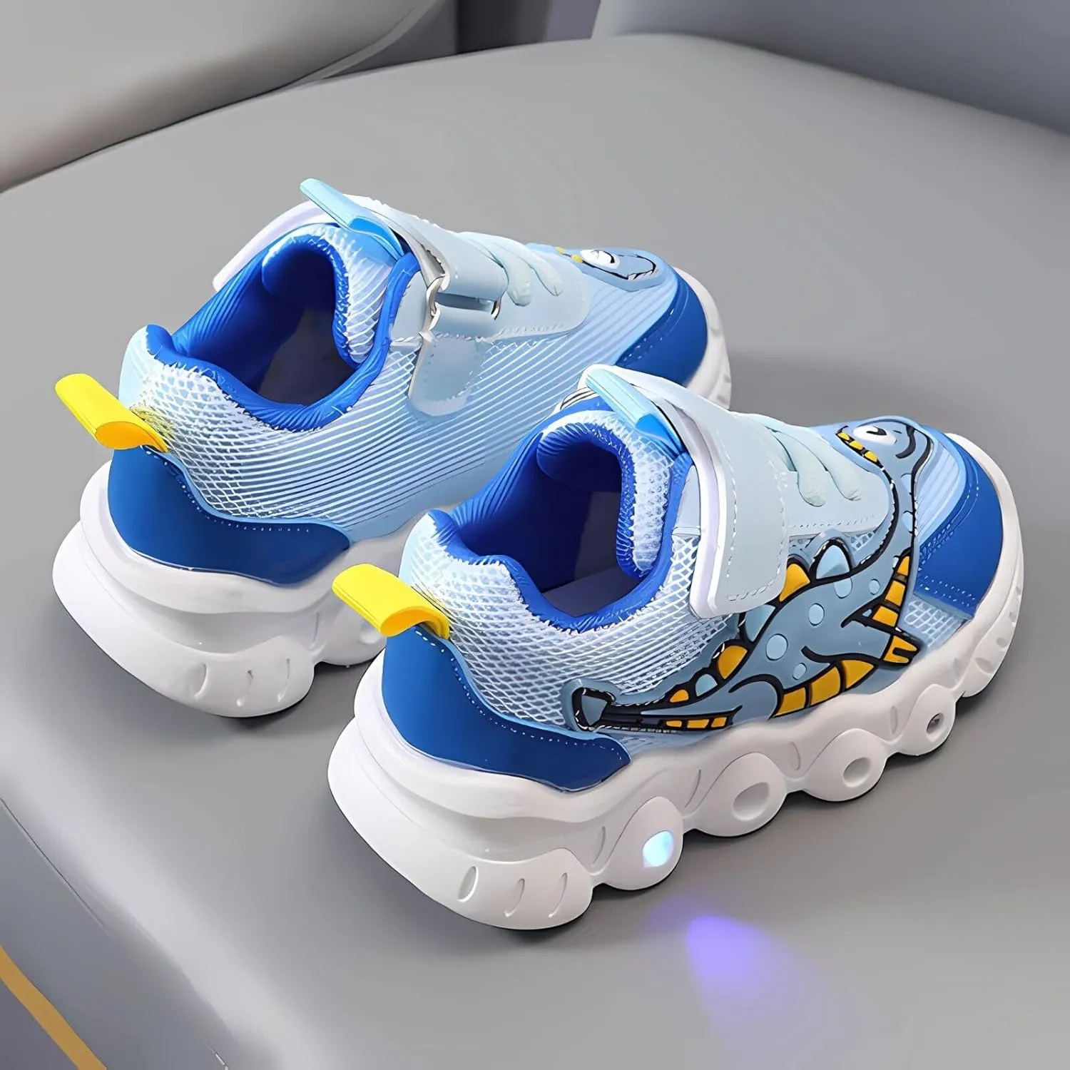 Kids LED Light Up Shoe Boys Girls Luminous Trainers Mesh Shoes Sports Casual Glow Fashion Flashing Athletic Sneaker Xmas