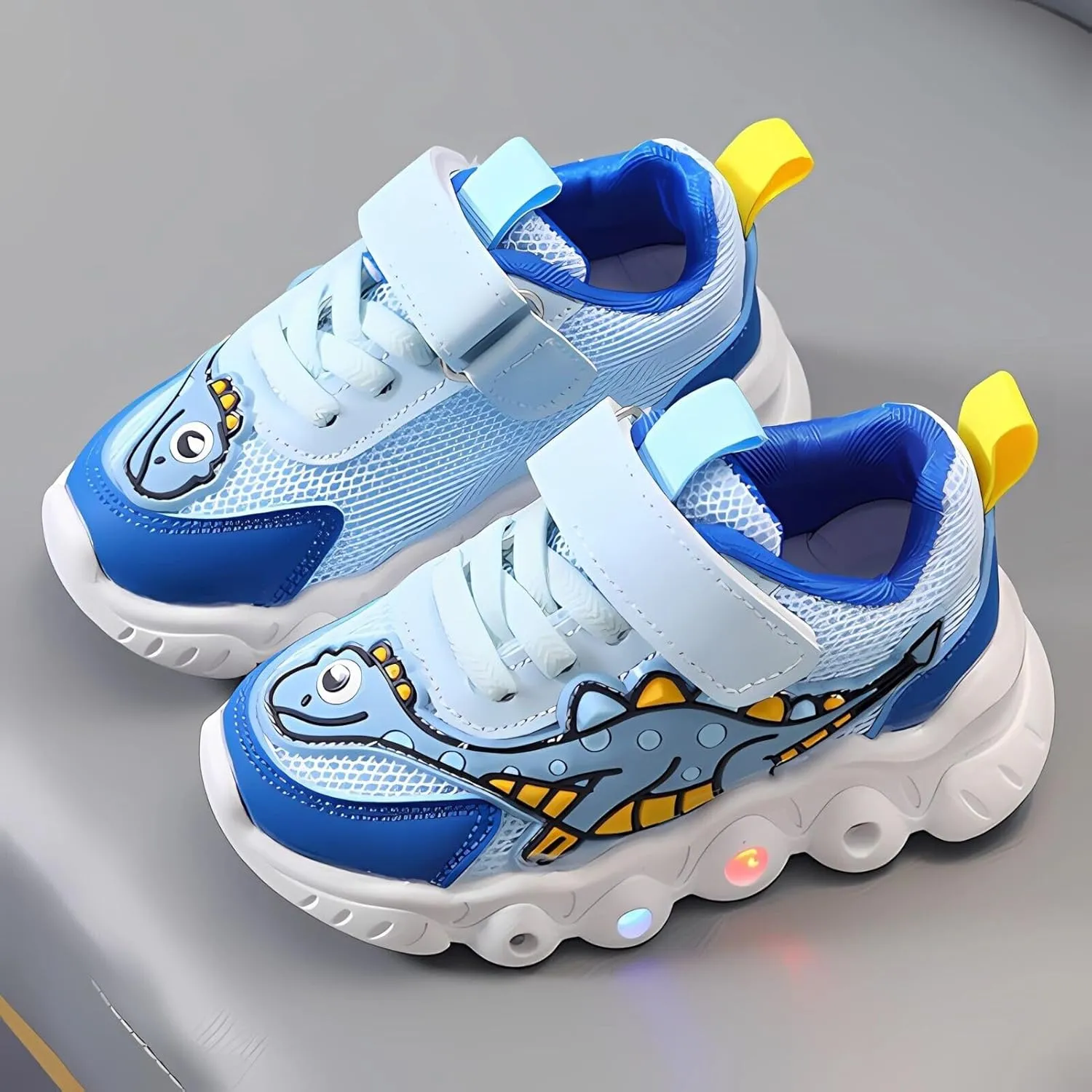 Kids LED Light Up Shoe Boys Girls Luminous Trainers Mesh Shoes Sports Casual Glow Fashion Flashing Athletic Sneaker Xmas