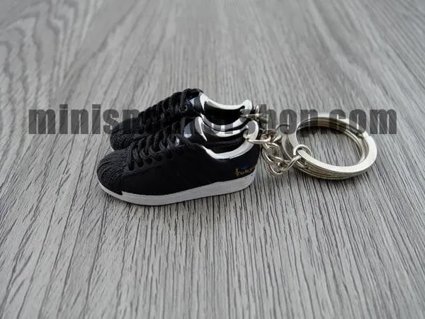mini 3D sneaker keychains Superstar 2 Tokyo 35th (2005)