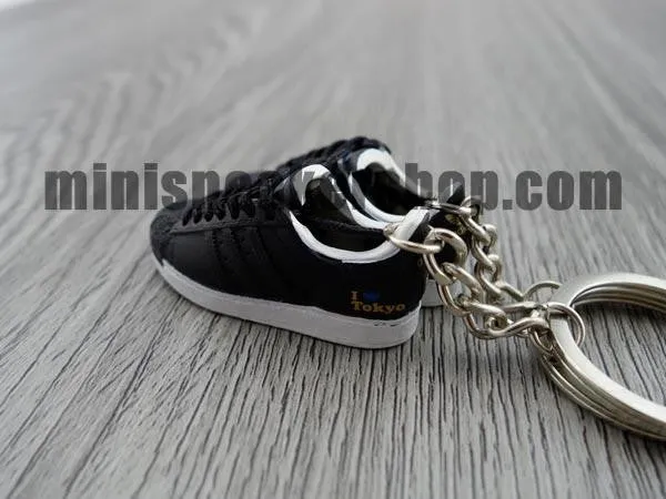 mini 3D sneaker keychains Superstar 2 Tokyo 35th (2005)