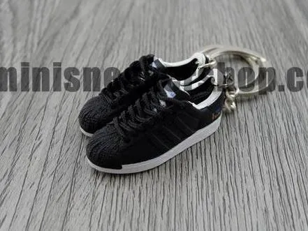 mini 3D sneaker keychains Superstar 2 Tokyo 35th (2005)