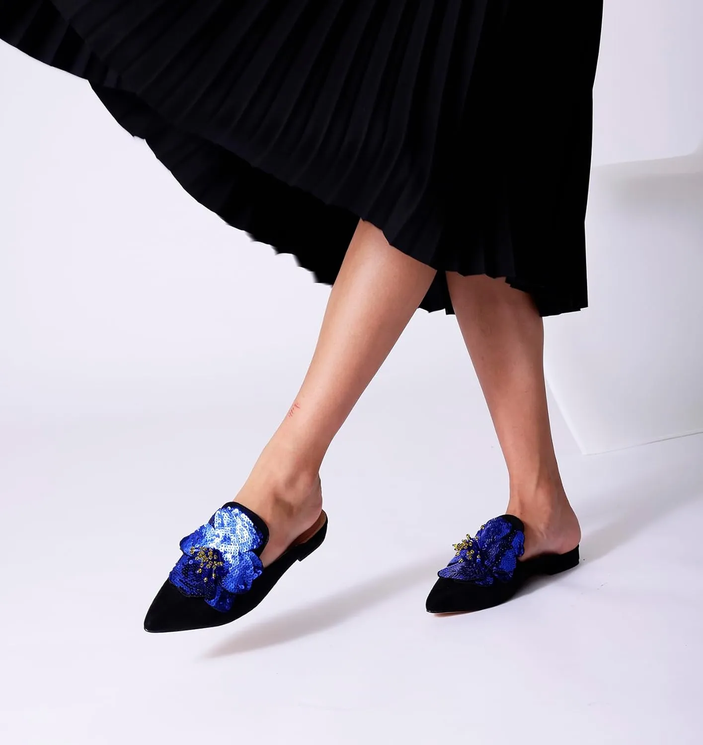 Mules for Women Pointed Toe Comfortable Flats Backless Loafers with Sequin Flower