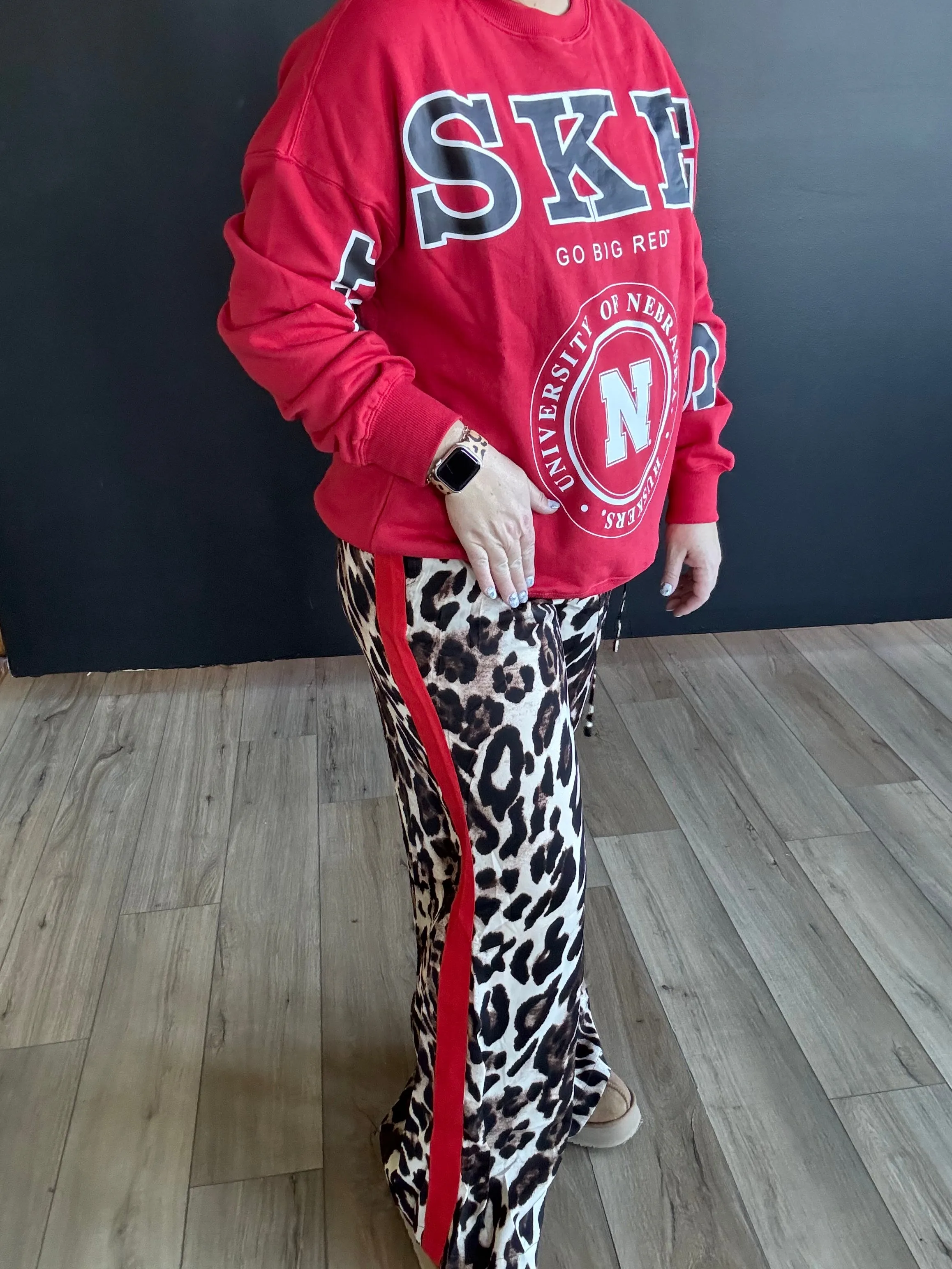 Pop of red leopard