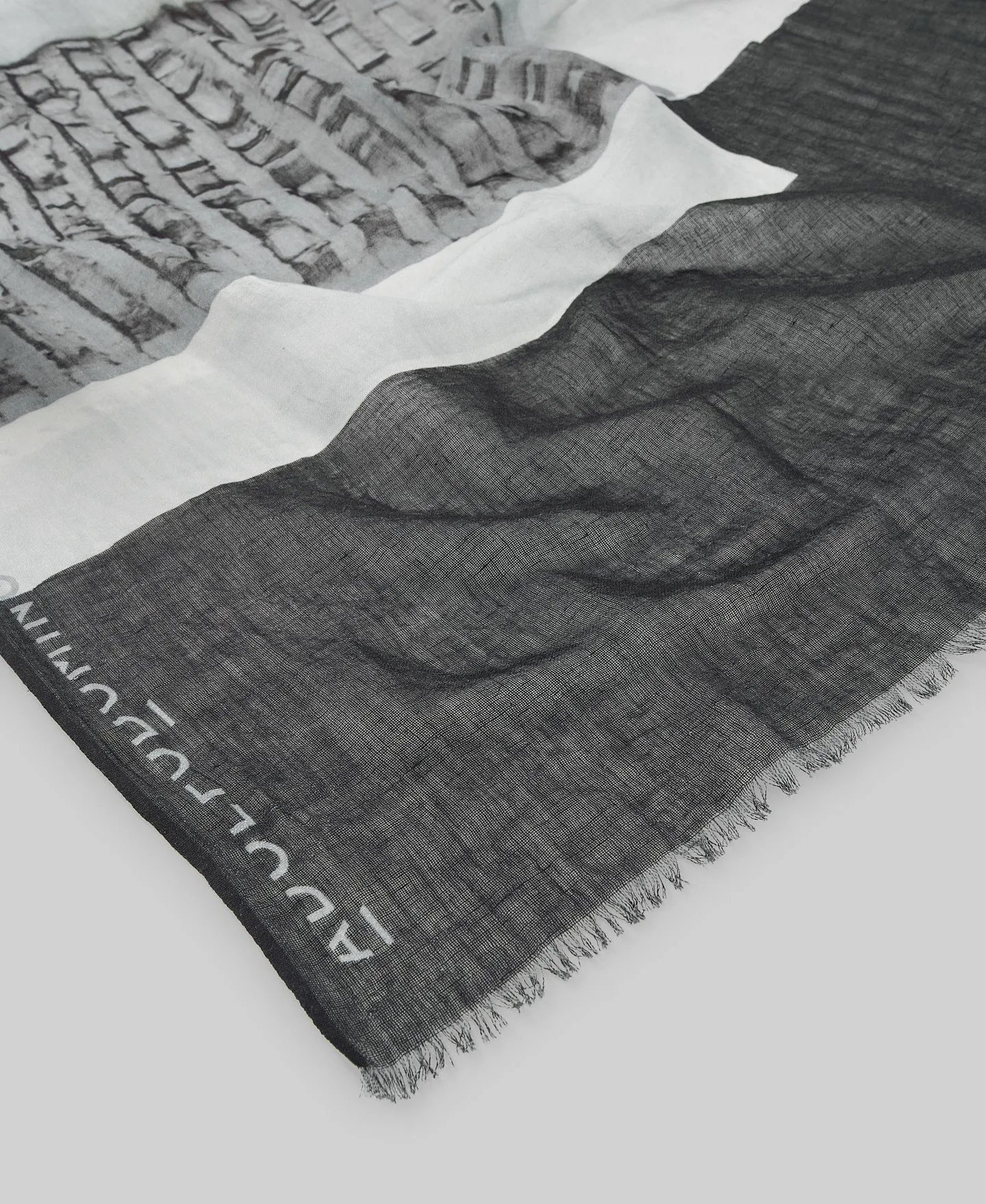 Printed linen and cotton shawl cotton in light grey