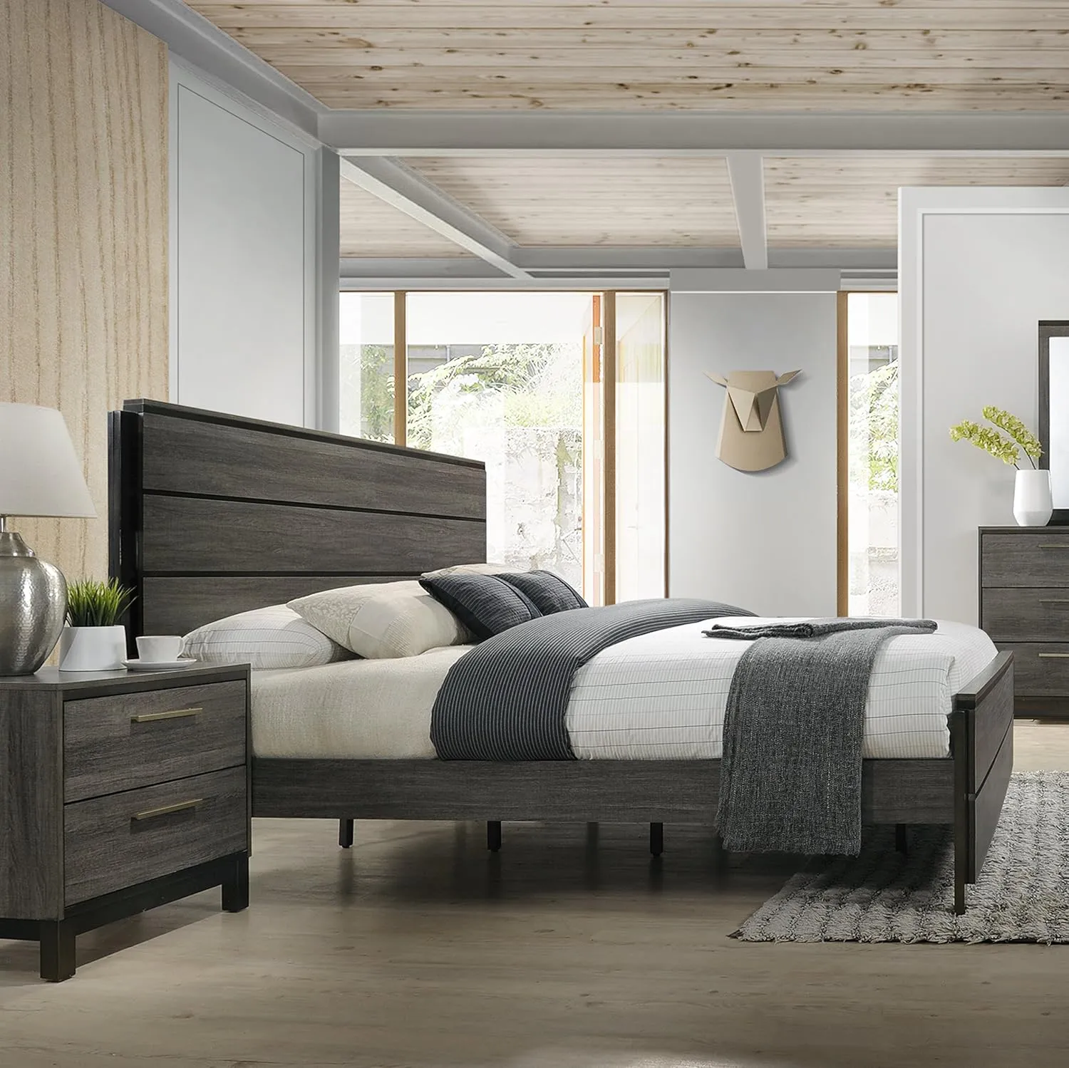 Roundhill Furniture Ioana 187 Antique Grey Finish Wood Bed Room Set, King Size Bed, Dresser, Mirror, Night Stand, Chest