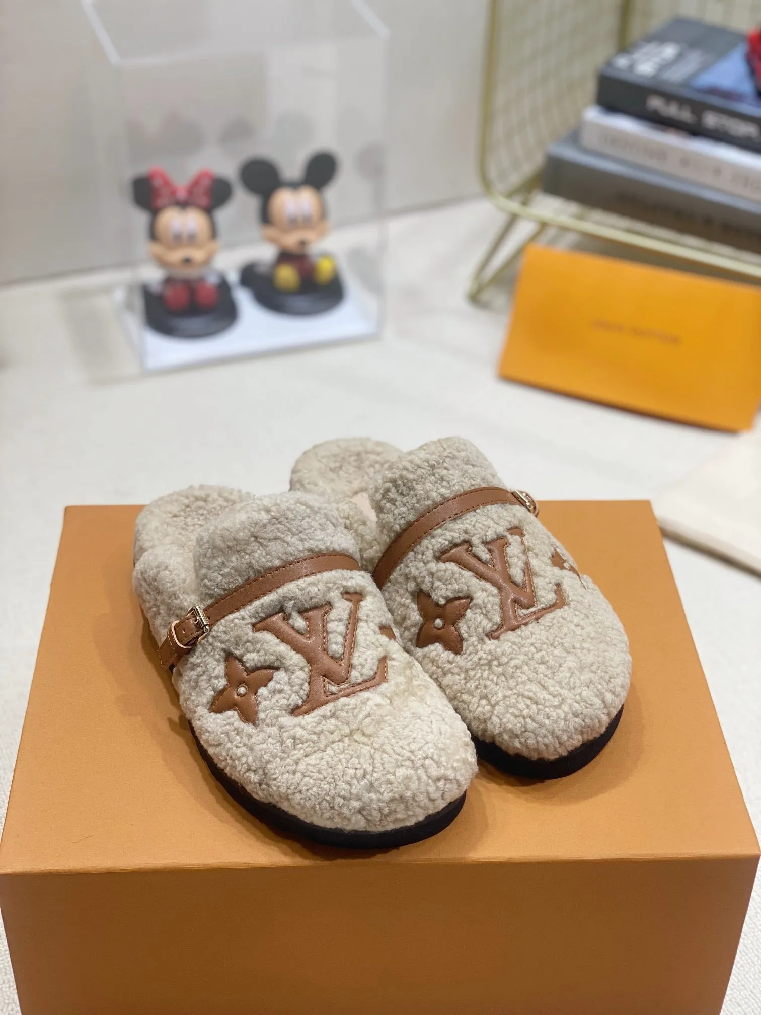 SE937 Winterbreak Flat Comfort Mule / Size5-11
