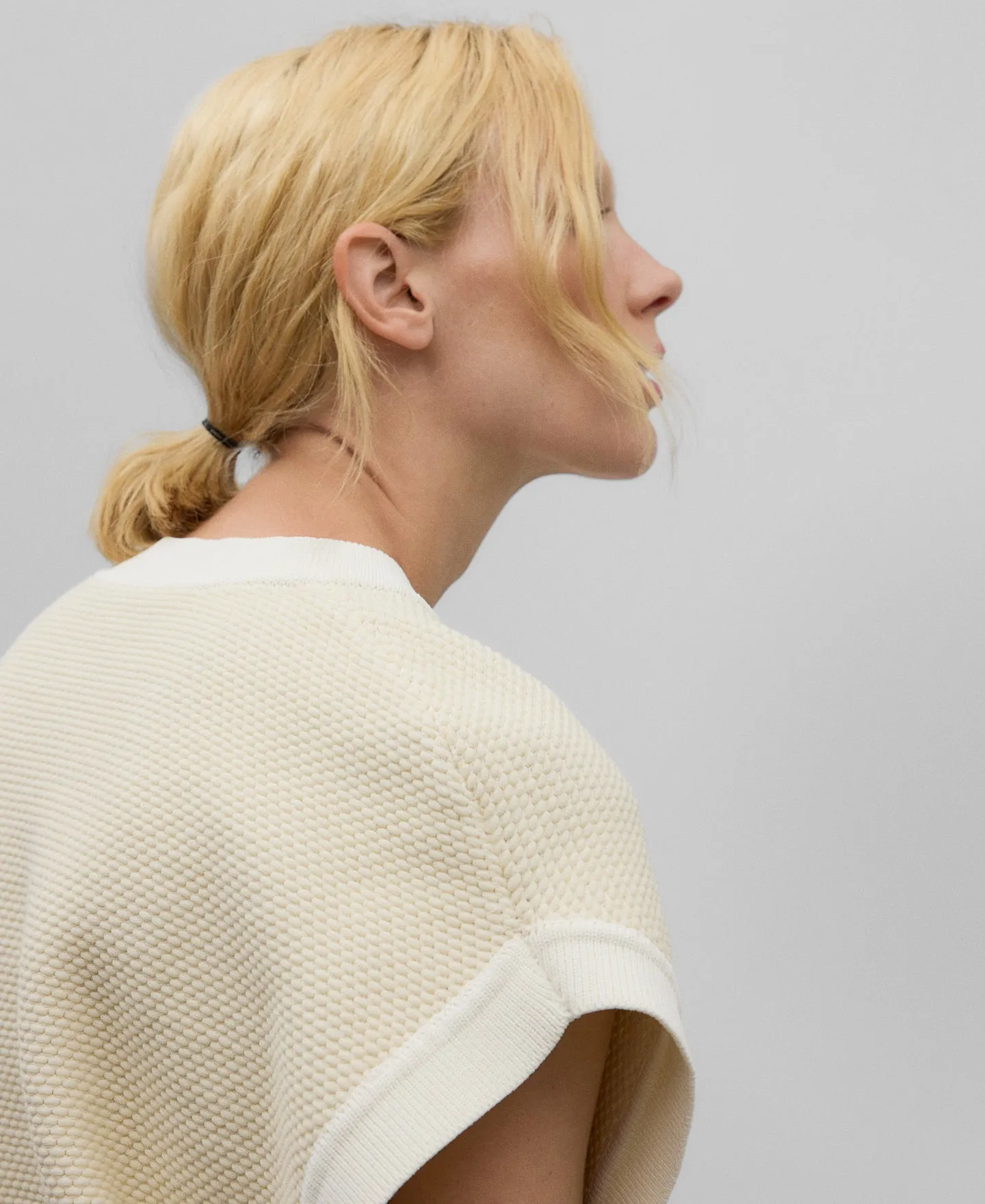 Structure knit vest woman in light cream