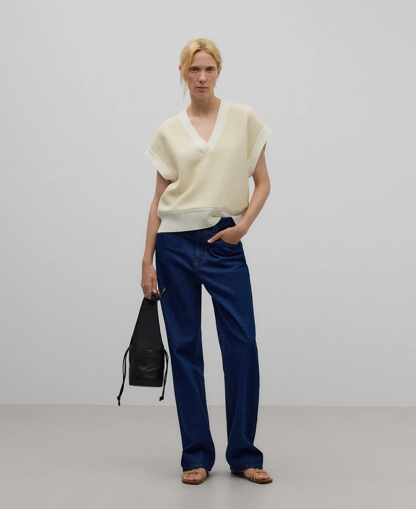 Structure knit vest woman in light cream