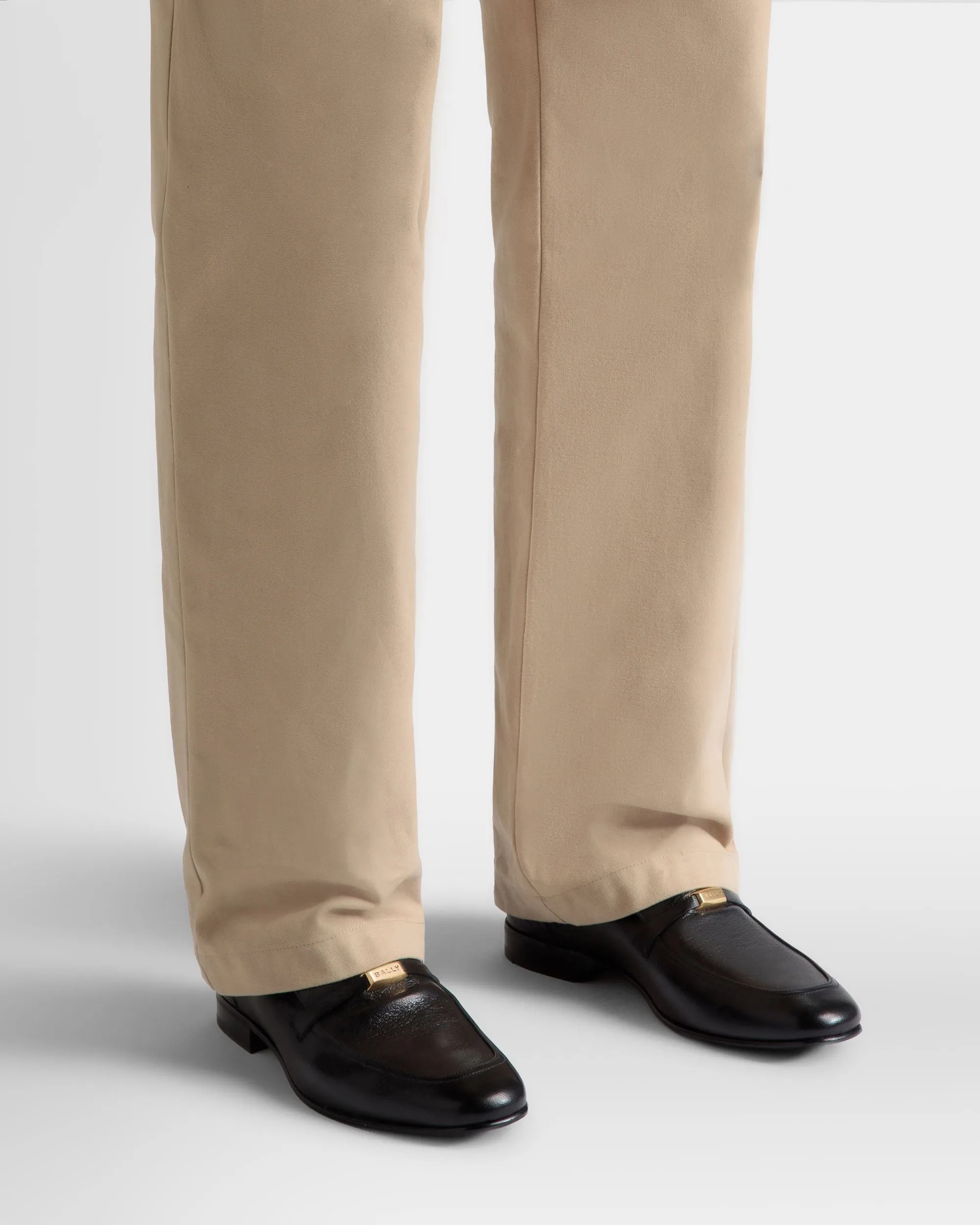 Suisse Loafer In Black Grained Leather